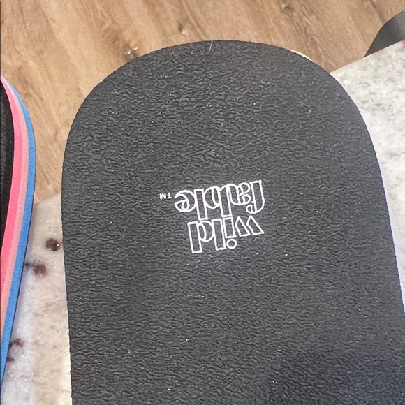 Wild Fable Black and Pink Flip Flops - Picture 6 of 6